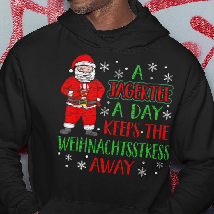 A Jager A Day Keeps Christmas Stress Away Austria Kapuzenpullover Lustige Geschenke