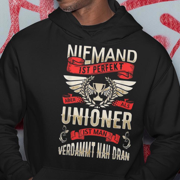 Niemand Ist Perfekt Aber Als Unioner Ist Man Sehr Nah Dran Kapuzenpullover Lustige Geschenke