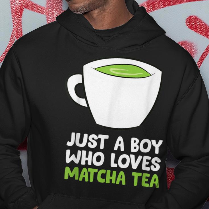 Solo Un Chico Al Que Le Encanta El Té Matcha Sudadera Regalos divertidos