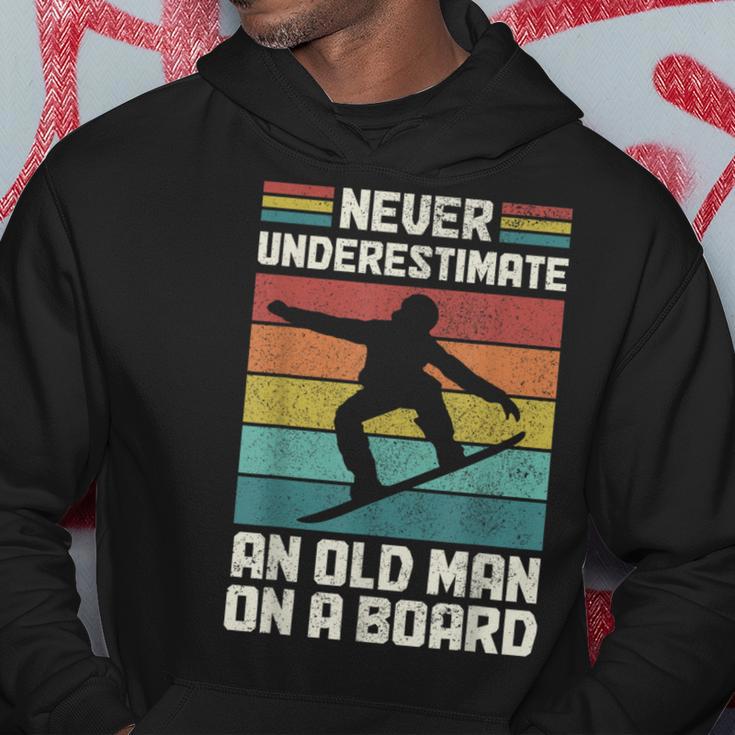 Never Underestimate An Old Man On A Snowboard intage Kapuzenpullover Lustige Geschenke