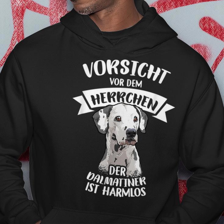 Vorsichtor Dem Herrchen Der Dalmatian Ist Harmlos Gassi Kapuzenpullover Lustige Geschenke