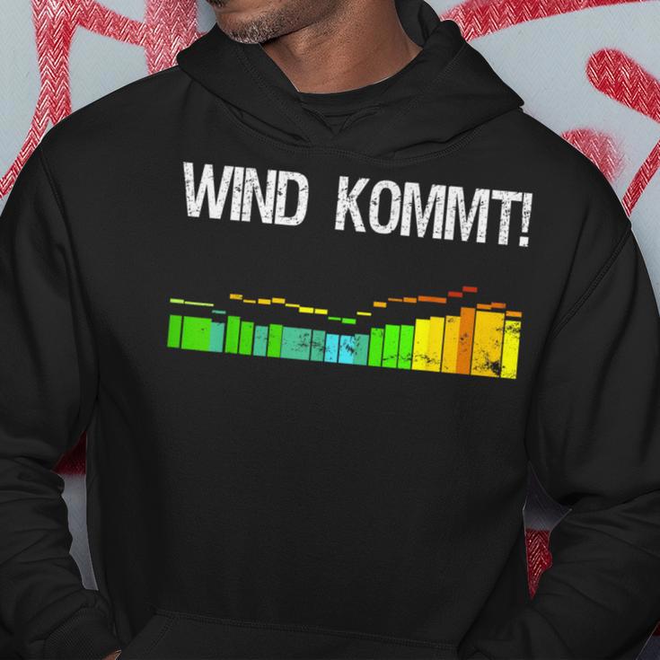 Wind Comes Kiter Surfer Saying Kitesurfer Windsurf Kapuzenpullover Lustige Geschenke