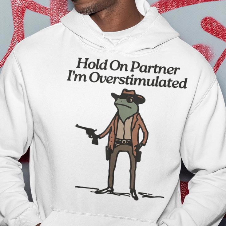 Hold On Partner I'm Overstimulated Cowboy Frogintage Gray Kapuzenpullover Lustige Geschenke