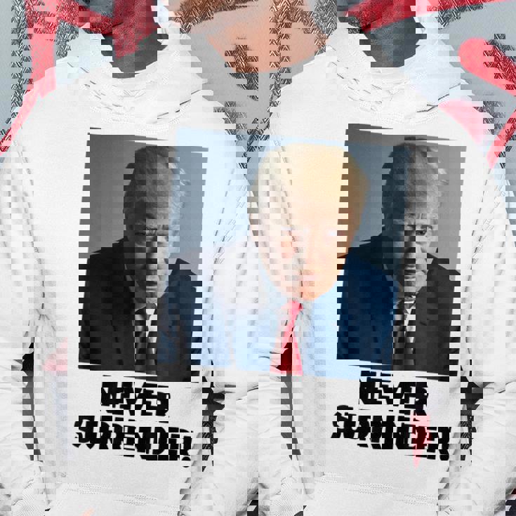 Nunca Entregues Las Elecciones Presidenciales De Trump 2024 Sudadera Regalos divertidos