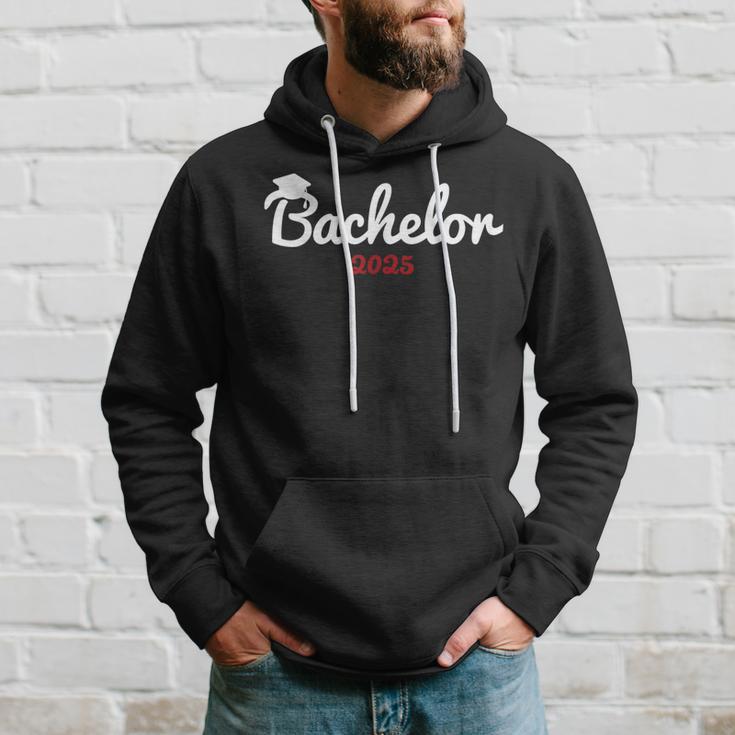 Bachelor Hut 2025 Abschluss Geschenk Bachelorabschluss Kapuzenpullover Geschenke für Ihn