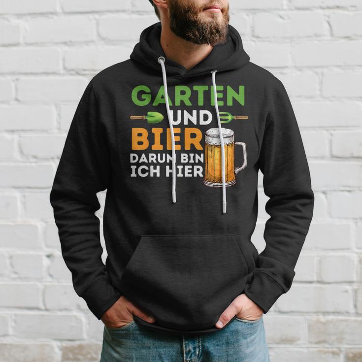 Garten Und Bier Darum Bin Ich Hier Gärtner Hobbygärtner Kapuzenpullover Geschenke für Ihn