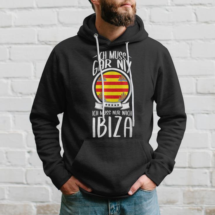 Ich Muss Gar Nix Ich Muss Nur After Ibiza Holiday Travel Kapuzenpullover Geschenke für Ihn