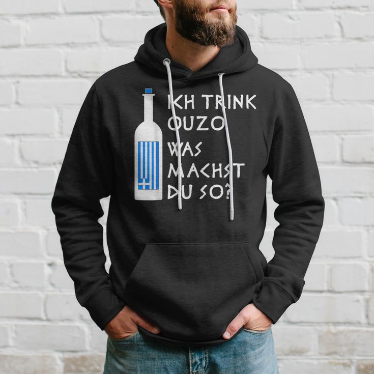 Ich Trink Ouzo Was Machst Du So Greek Ouzo Bottle Kapuzenpullover Geschenke für Ihn