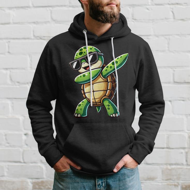 Turtle Dabbing Turtle With Toad Motif Kapuzenpullover Geschenke für Ihn