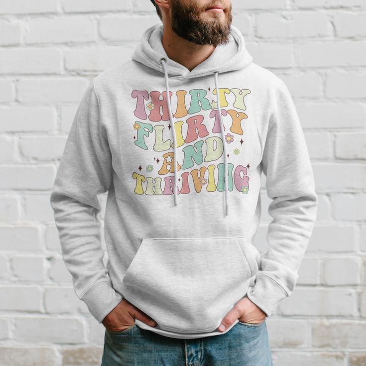 Thirty Flirty And Thriving 30Th Birthday Retro 30 Years Kapuzenpullover Geschenke für Ihn