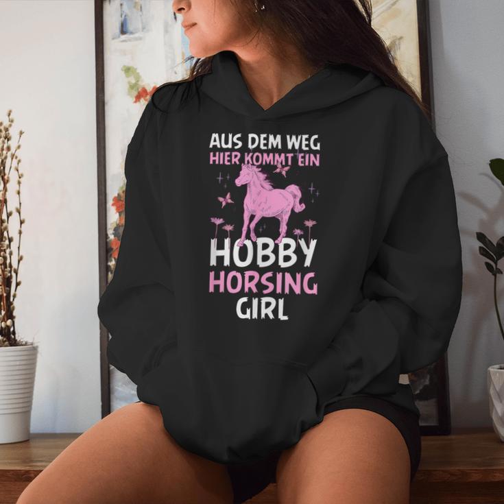 Aus Dem Weg Hobby Horsing Girl Riding Animal Women's Kapuzenpullover für Damen Geschenke für Sie