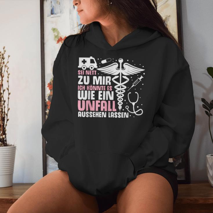 Sei Nett Zu Mir Ich Könnte Es Wie Ein Unfall Aussehen Sei Nett Zu Kapuzenpullover für Damen Geschenke für Sie