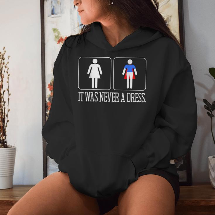 Women's It Was Never A Dress Superheroine Women's Power Feminist Kapuzenpullover für Damen Geschenke für Sie