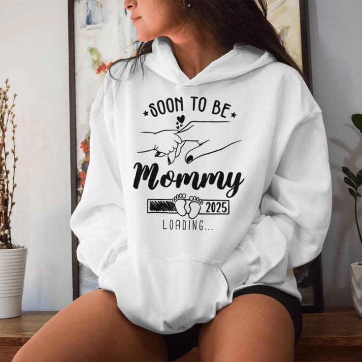 Bald Werde Ich Mama 2025 Mama Est 2025 Loading Wurde Zu Mama Befördert Kapuzenpullover für Damen Geschenke für Sie