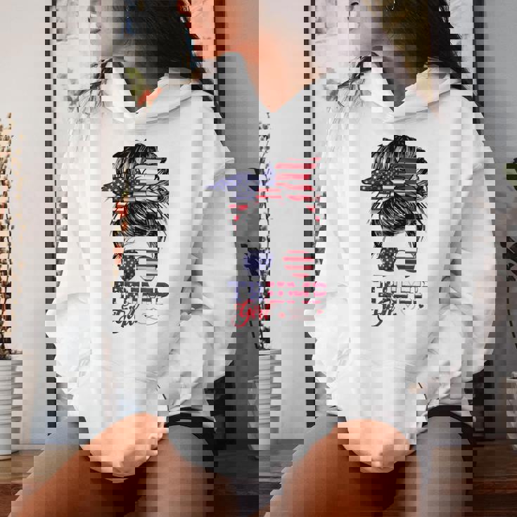 Trump Girl No Apologies Messy Bun Trump 2024 Bandera Estadounidense Sudadera con capucha para mujer Regalos para ella