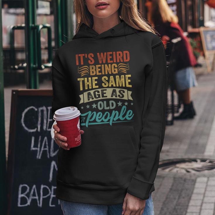 It's Weird Being The Same Age As Old People Kapuzenpullover für Damen Lustige Geschenke