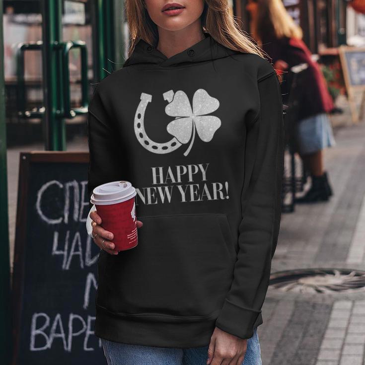 New Year's Eve Outfit Happy New Year Clover Horseshoe Lucky Kapuzenpullover für Damen Lustige Geschenke