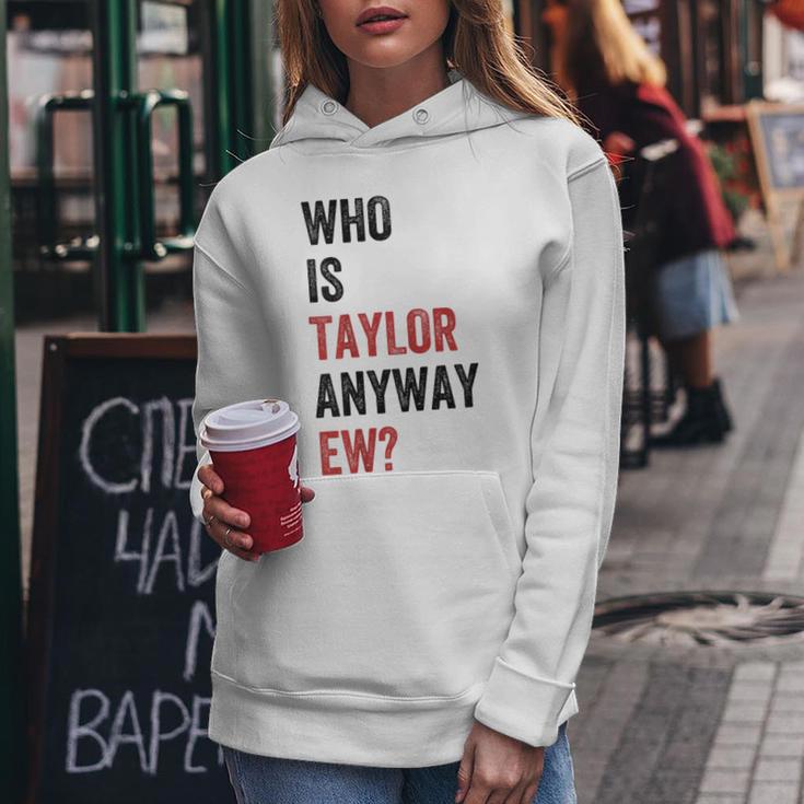 Who Is Taylor Ew Girl Taylor First Name Groovy 80'S Kapuzenpullover für Damen Lustige Geschenke