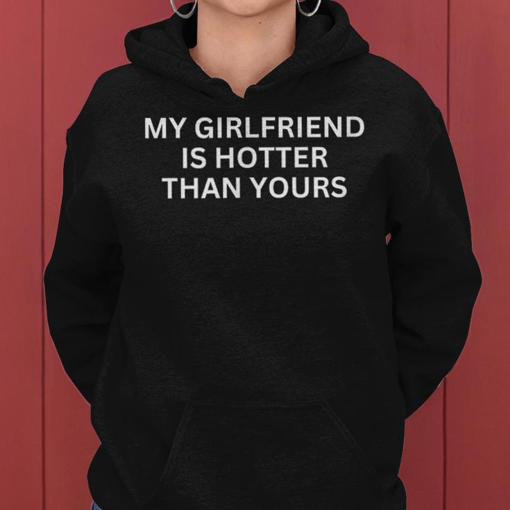 My Girlfriend Is Hotter Than Yours Statement Kapuzenpullover für Damen