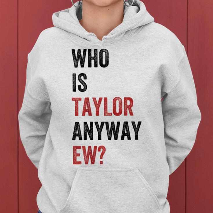 Who Is Taylor Ew Girl Taylor First Name Groovy 80'S Kapuzenpullover für Damen