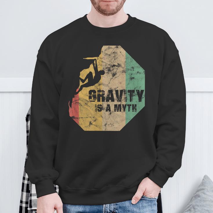 Bouldering Climbing Fun Gravity Is A Myth Sweatshirt Geschenke für alte Männer