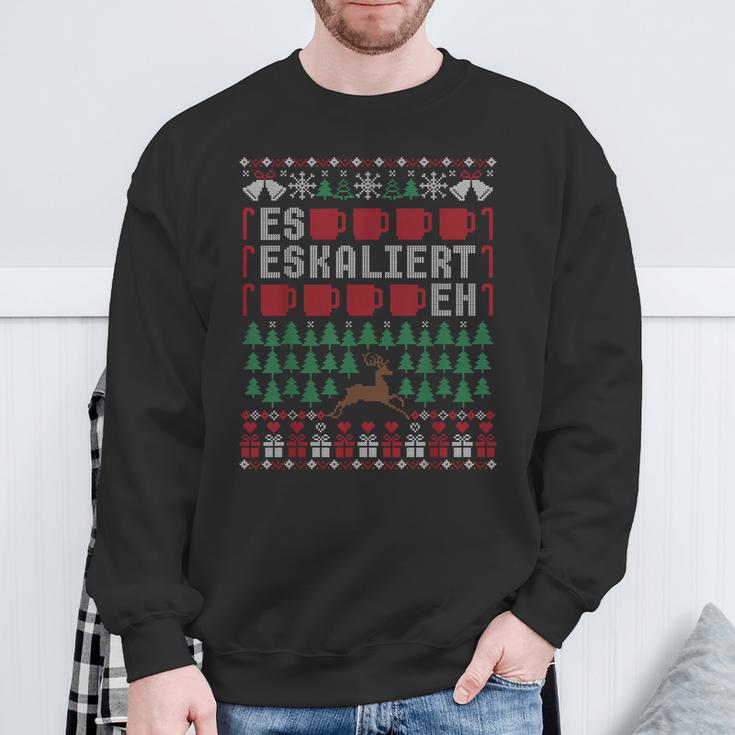 Es Eskaliert Eh Ugly Christmas Sweater Reindeer Christmas Sweatshirt Geschenke für alte Männer