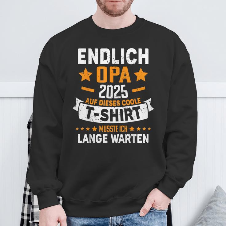 Finally Grandpa 2025 Expecting Grandpa Grandfather Become Announcement Sweatshirt Geschenke für alte Männer