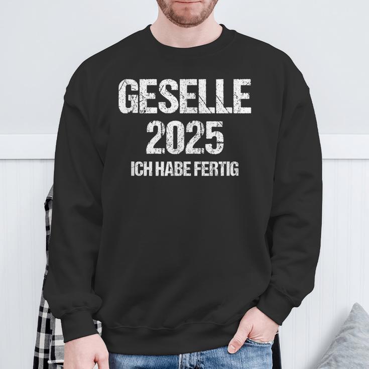 Geselle 2025 Ich Habe Fertig Azubi Prüfung Gesellenprüfung German Sweatshirt Geschenke für alte Männer