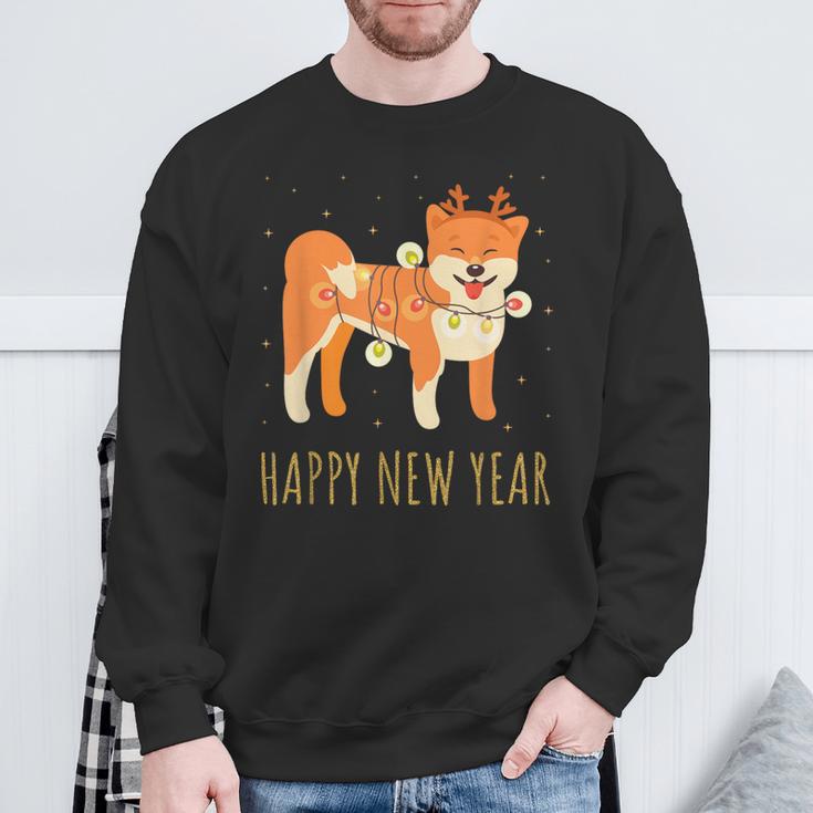 Happy Shiba Dog Celebrates New Year's Eve In Christmas Lights Sweatshirt Geschenke für alte Männer