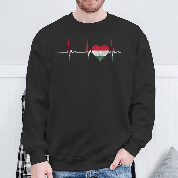 Hungary Heart Ungare Heartbeat Ecg Pulse Hungarian Hungary S Sweatshirt Geschenke für alte Männer