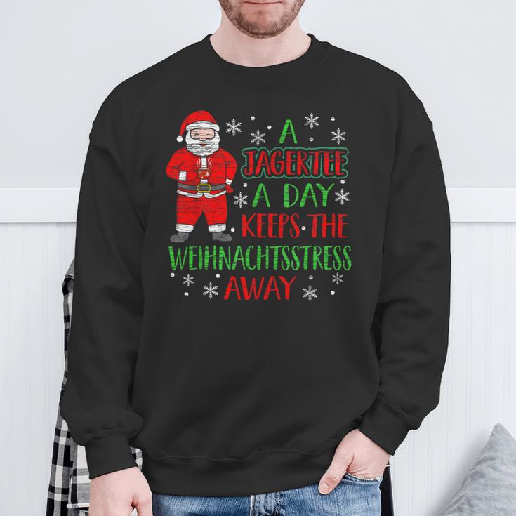 A Jager A Day Keeps Christmas Stress Away Austria Sweatshirt Geschenke für alte Männer