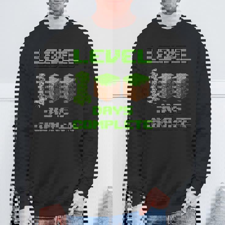 Level 100 Days Complete Gaming Pixel 100Th Days Of School Sweatshirt Gifts for Old Men