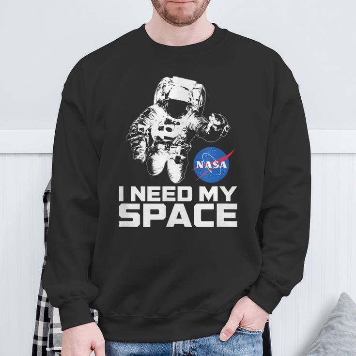 Nasa Logo I Need My Space With Astronaut Sweatshirt Geschenke für alte Männer