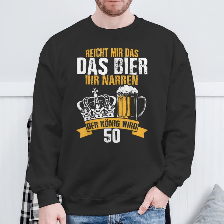 Reicht Mir Das Bier Ihr Narren Der König Wird 50 Bier Sweatshirt Geschenke für alte Männer