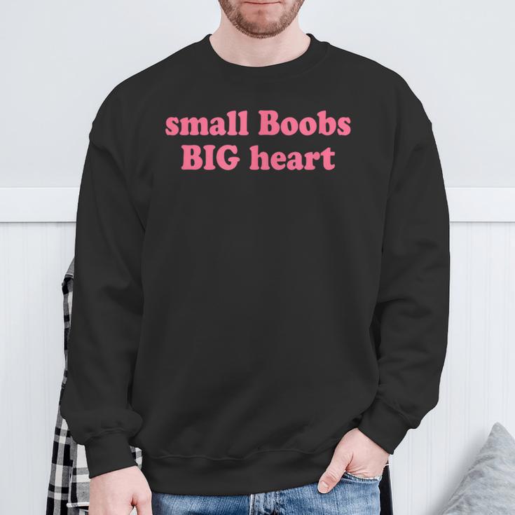 Small Boobs Big Heart Y2k 2000S Sweatshirt Geschenke für alte Männer