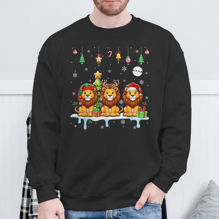 Three Santa Claus Reindeer Elf Lions Christmas Animal Lovers Children's Sweatshirt Geschenke für alte Männer