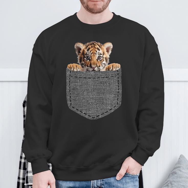 Tiger In Chest Pocket Sweatshirt Geschenke für alte Männer