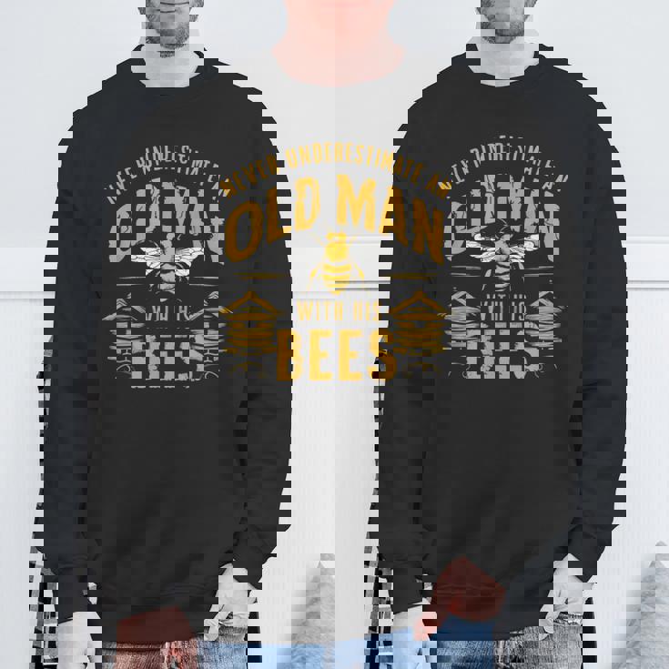 Vintage Never Underestimate An Old Man Beekeeper Sweatshirt Gifts for Old Men