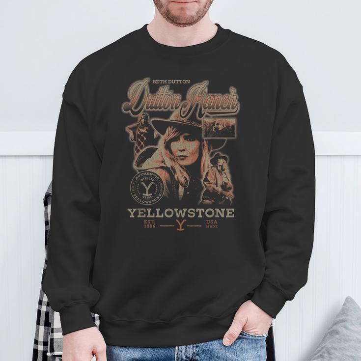 Yellowstone Iconic Beth Dutton Distressed Big Chest Poster Sweatshirt Geschenke für alte Männer