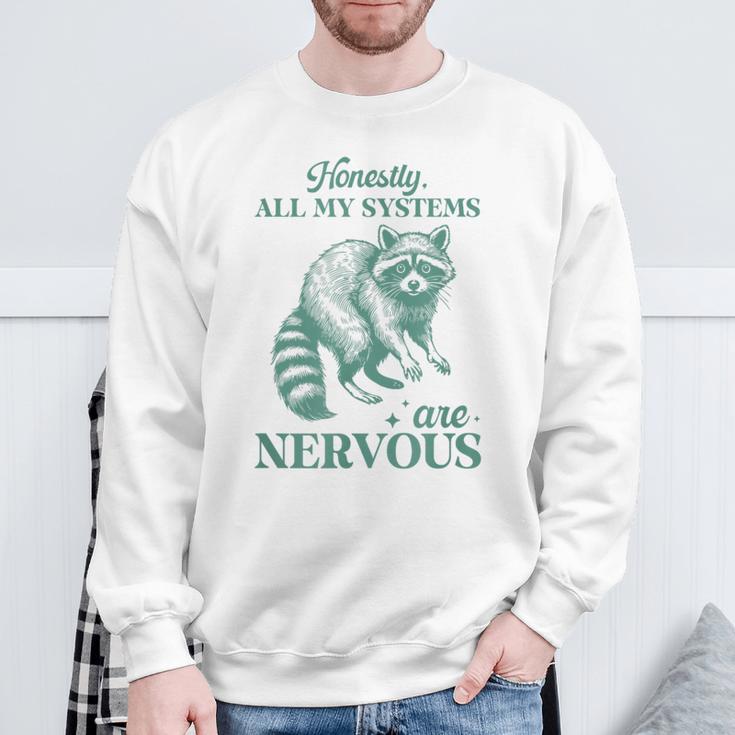 Ehrlich Gesagt Sind Alle Meine Systeme Nervöser Raccoon Sweatshirt Geschenke für alte Männer