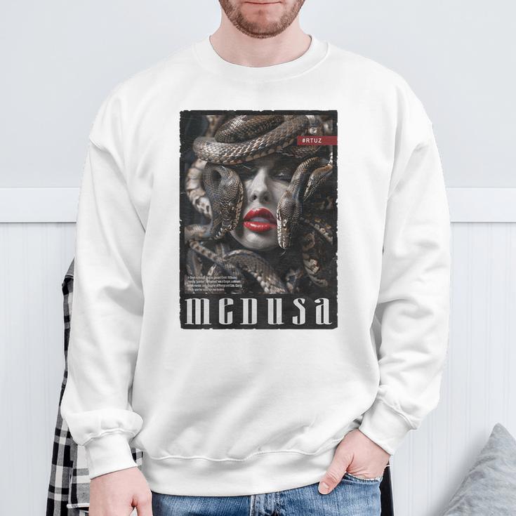 Goddess Snake Greek Mythology Backprint Medusa Sweatshirt Geschenke für alte Männer