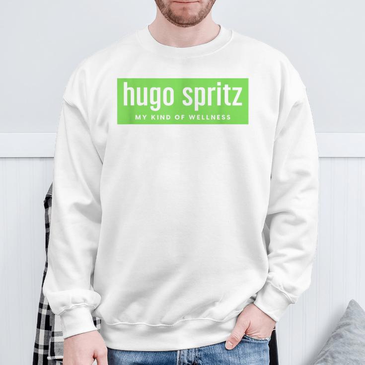 Hugo & Spritz My Kind Of Wellness Summer Cocktail Sparkling Team Sweatshirt Geschenke für alte Männer