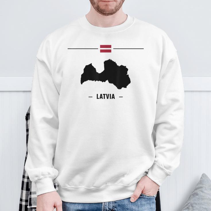 Lettische Flagge Mit Landkarte Und Name Des Landes Lettland Sweatshirt Geschenke für alte Männer