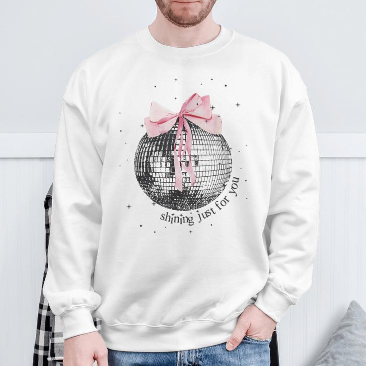 Shining Just For You Ribbon Disco Ball Sweatshirt Geschenke für alte Männer