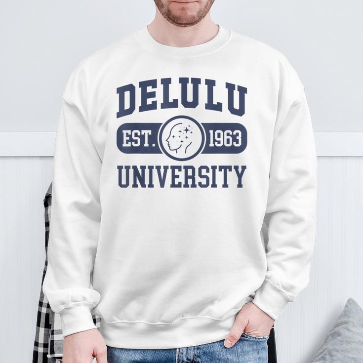 University Delulu Sweatshirt Geschenke für alte Männer