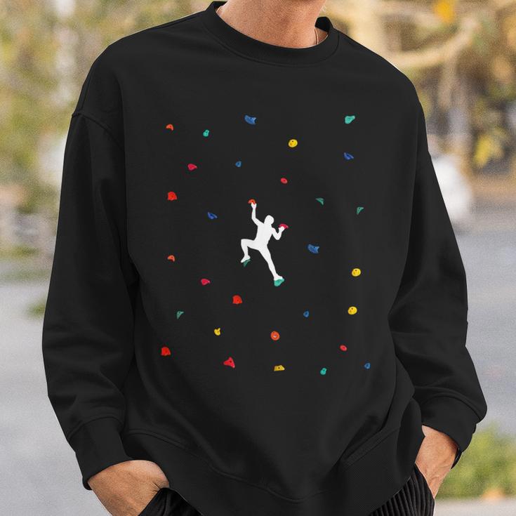 Climbing And Bouldering In The Climbing Hall Sweatshirt Geschenke für Ihn