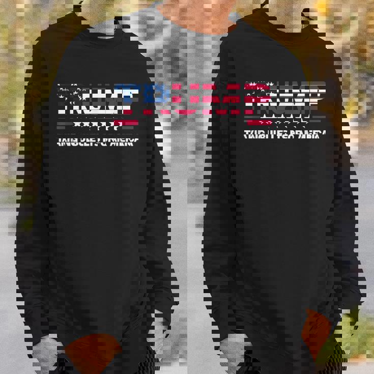 Donald Trump 2024 Recibiendo Balas Por Estados Unidos En Las Elecciones Camisa de entrenamiento Regalos para él