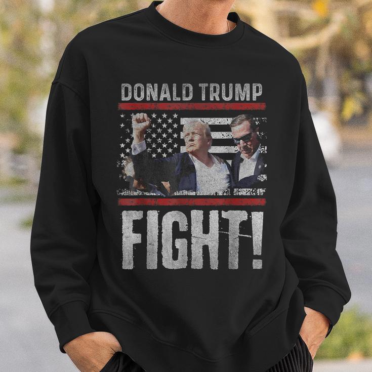 Donald Trump Fist Pump We Fight American Flag Trump 2024 Sweatshirt Geschenke für Ihn