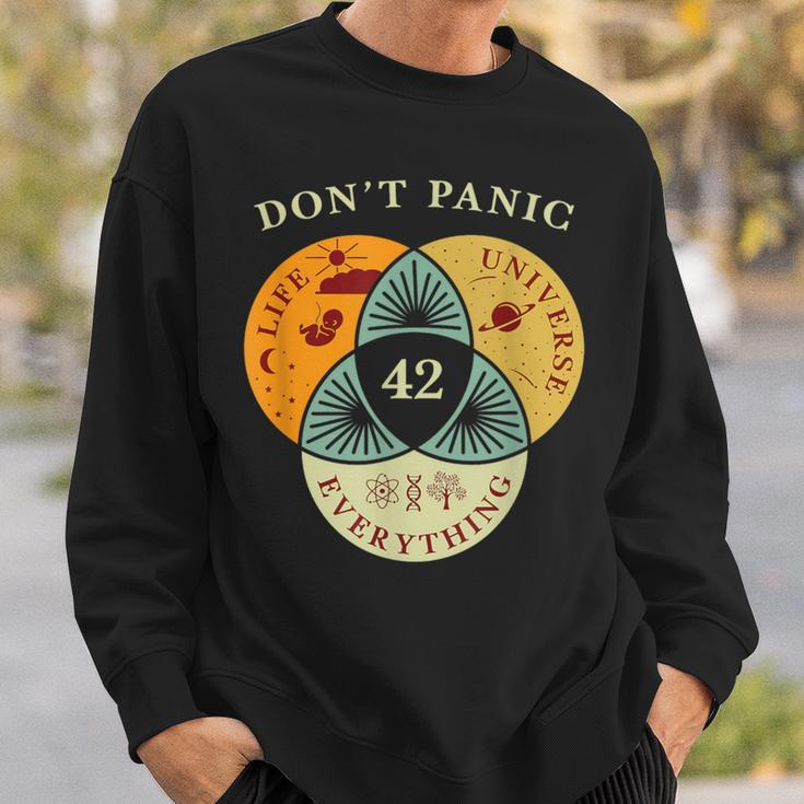 Don't Panic Life Universe Everything 42 Science Fiction Space Lovers Sweatshirt Geschenke für Ihn