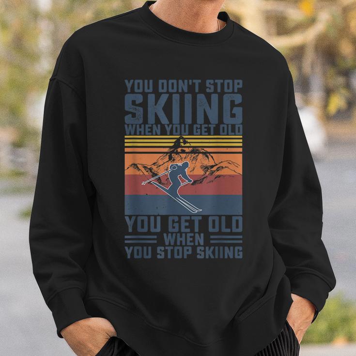 You Don't Stop Skiing When You Get Old Skier Skier Lover Sweatshirt Geschenke für Ihn